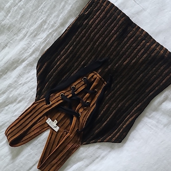 Textured Lace Up Tank Top - Picture 5 of 11